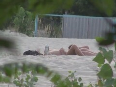 Voyeur spies on pussy licking at a beach Thumb