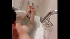 Ragazzo nella vasca da bagno Thumb