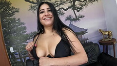 Paloma Guedes na sua primeira vez com dotado em anal intenso Thumb