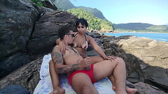 Fodi a gostosa Soraya castro na praia gozei na bucetinha dela quase fomos pegos completo no red e sheer exclusivo Thumb